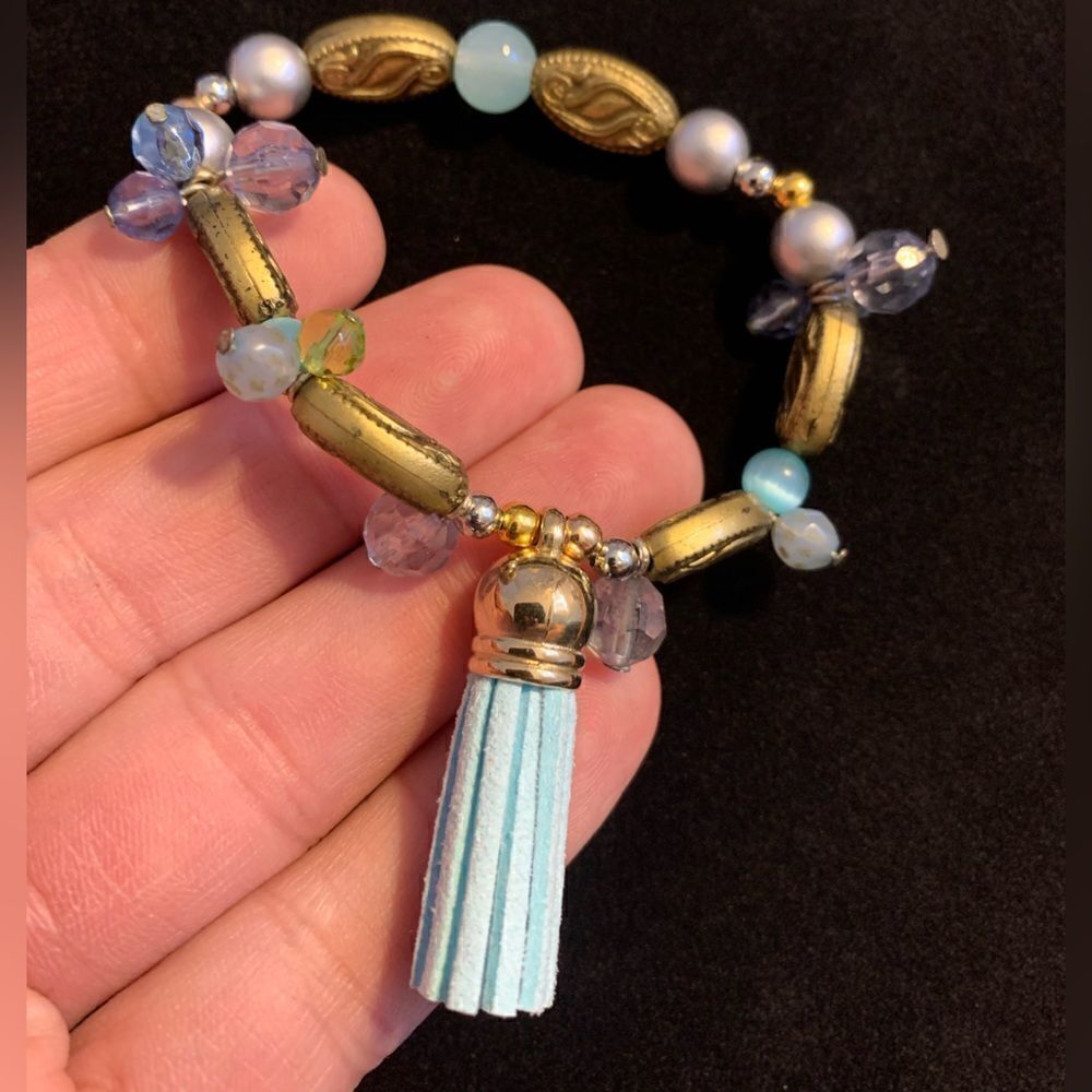 Beaded stretch bracelet tassel gold blue